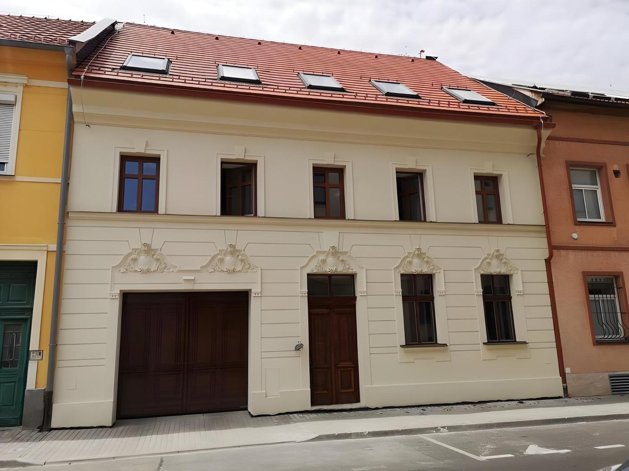 Beautiful New Apt In Old Town Near Train Station - Free Parking Pressburg Exterior foto