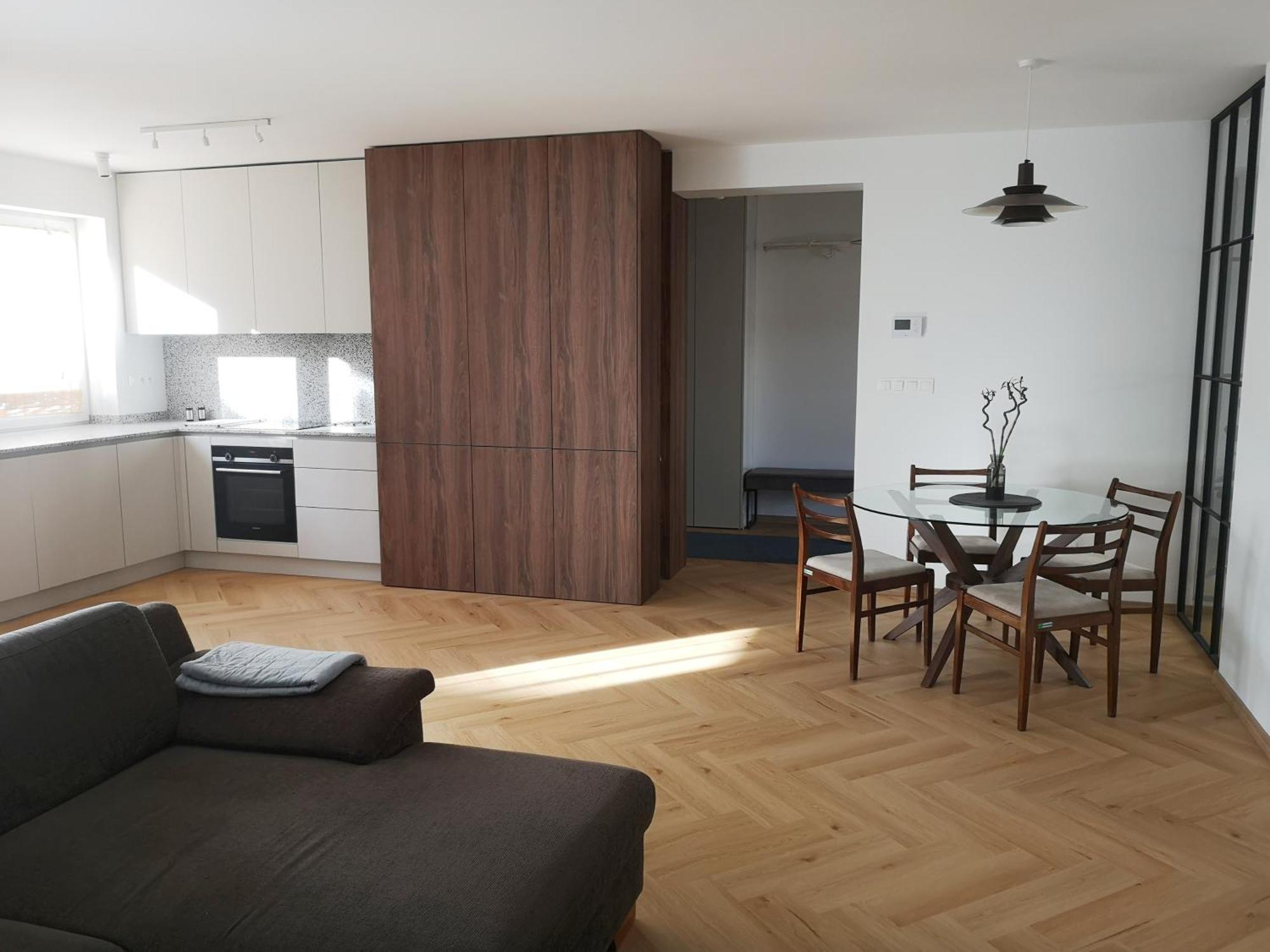 Beautiful New Apt In Old Town Near Train Station - Free Parking Pressburg Exterior foto